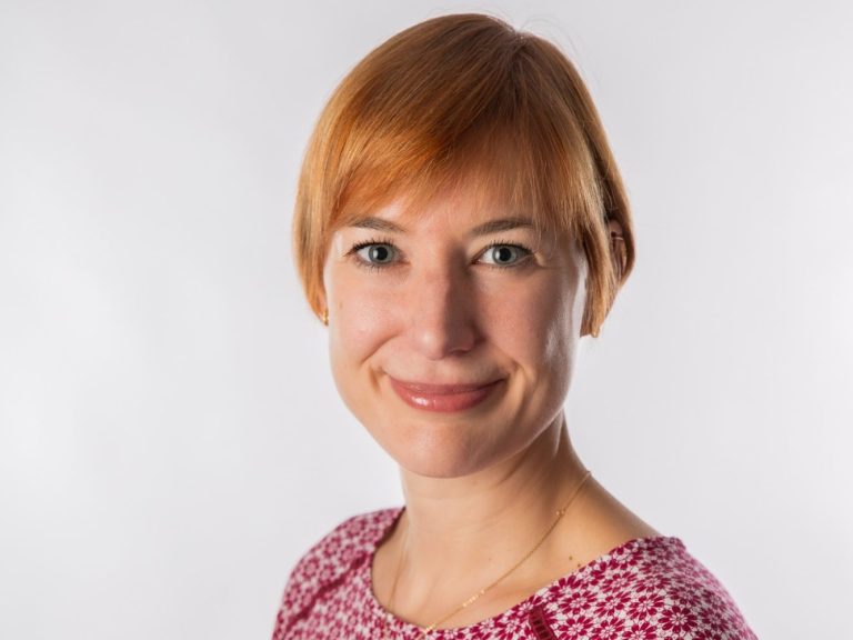 Rebecca Mattsson guidar dig genom interaktiva tyskastudier med moderna digitala verktyg.